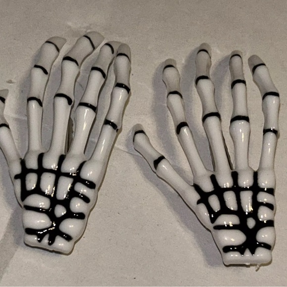 Skeleton Hand Hair Clips Gothic Emo Punk Style Halloween Costume Bones Skeleton - Picture 2 of 9